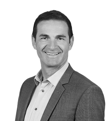 Ilir Selmanaj, Mediator in Trogen, Porträt in Schwarzweiss